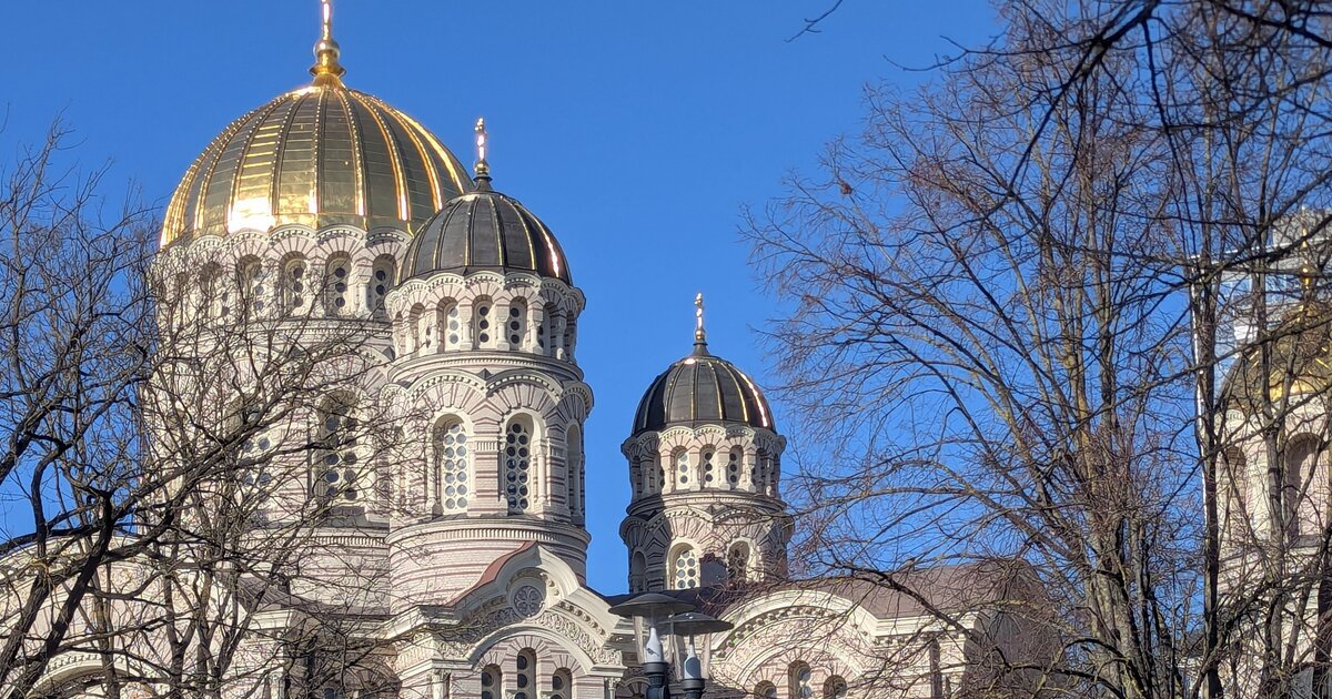 A Catedral da Natividade de Cristo, Riga, a maior igreja ortodoxa da Letónia.