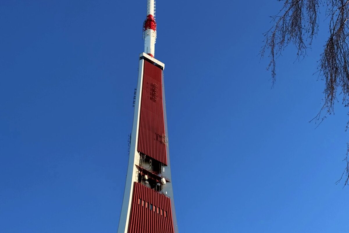 A Torre de TV de Riga, com 368.5 m, a estrutura autoportante mais alta da União Europeia.