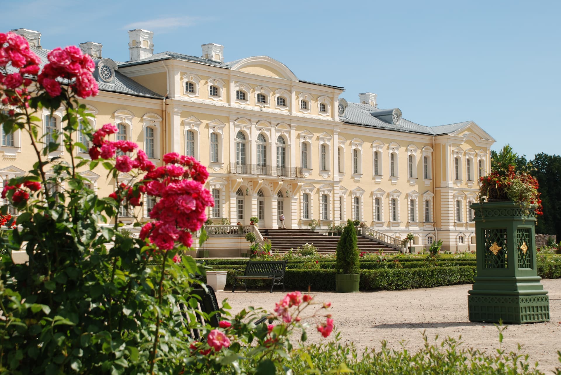 Jardins de rosas barrocos do Palácio de Rundāle, Letónia